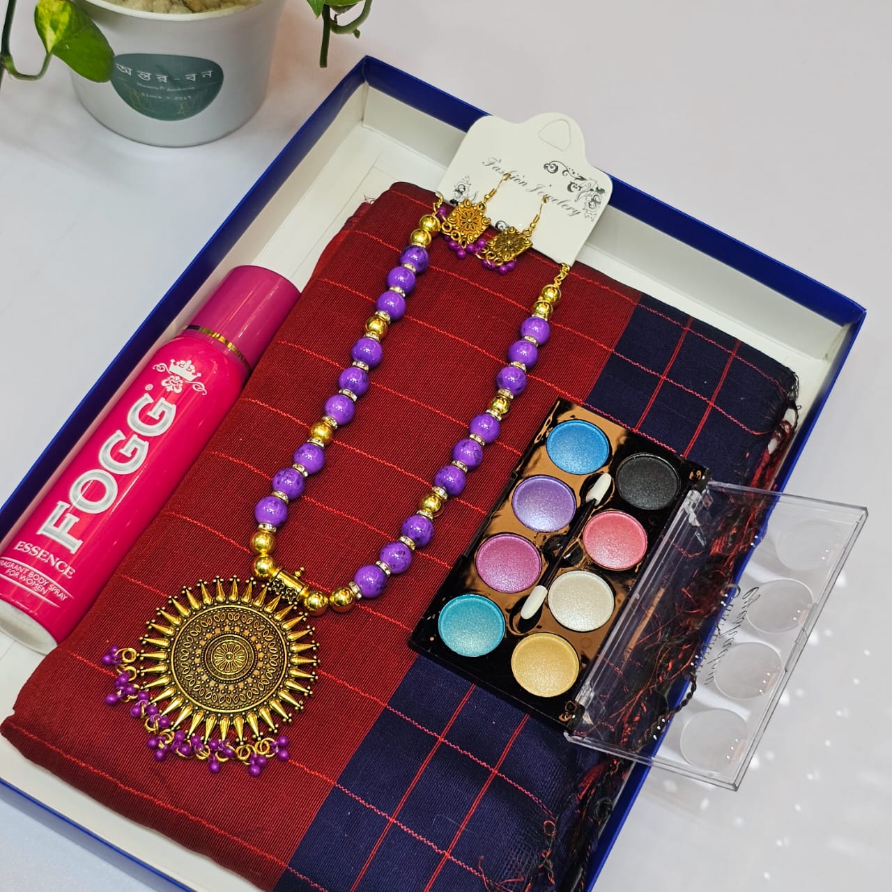 Sharee + Necklace set + perfume & makeup box 4213